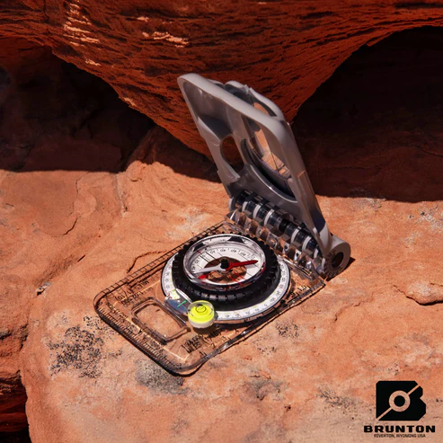BRÚJULA BRUNTON TRUARC20 LUMINESCENTE - Imagen 9
